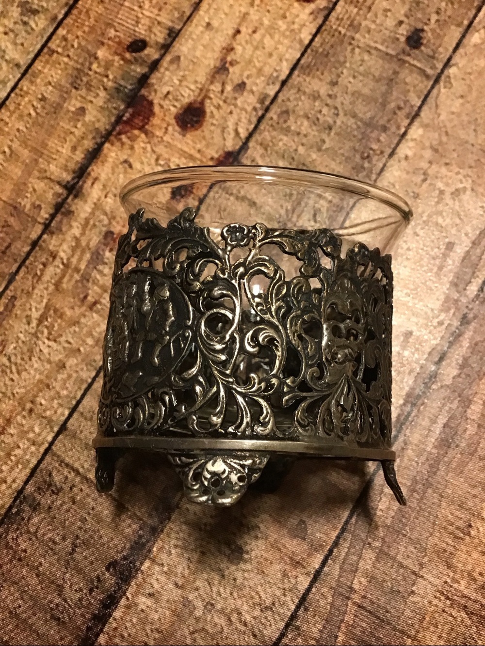 ♥️5/25$ Ornate Glass Cup with Filigree Metal Holder - Silver Tone